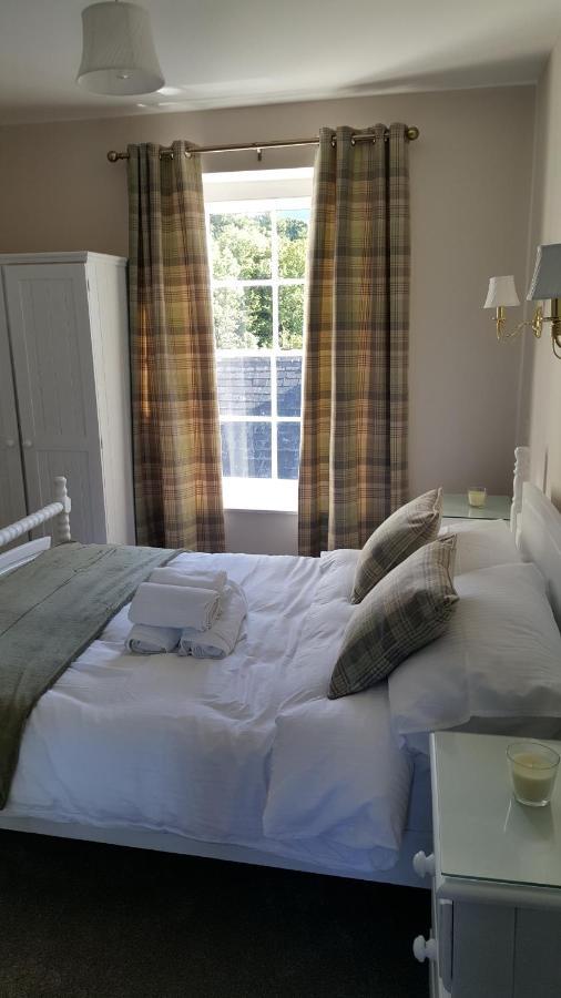 Central Bar Guesthouse Cushendall Exterior photo
