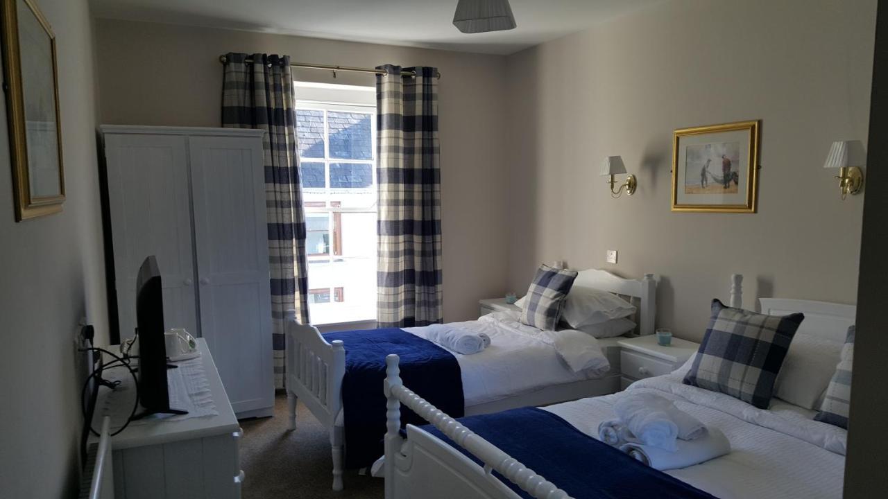 Central Bar Guesthouse Cushendall Exterior photo